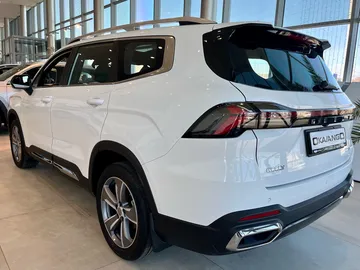 Купить Geely Okavango, I Рестайлинг Белый 2.0 AMT (200 л.с.) от 2800000 ₽. в Орске