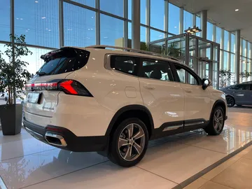 Купить Geely Okavango, I Рестайлинг Белый 2.0 AMT (200 л.с.) от 2800000 ₽. в Орске